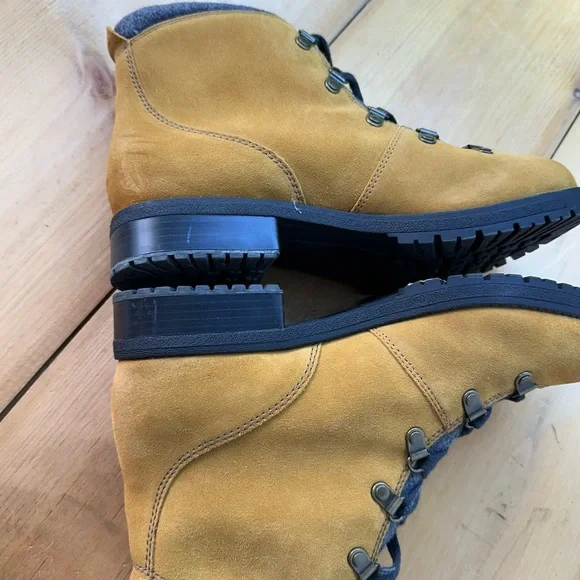 Clarks Faralyn Alpha Suede Golden TanHiking Trail Ankle Boots Size 9.5 - Picture 5 of 8